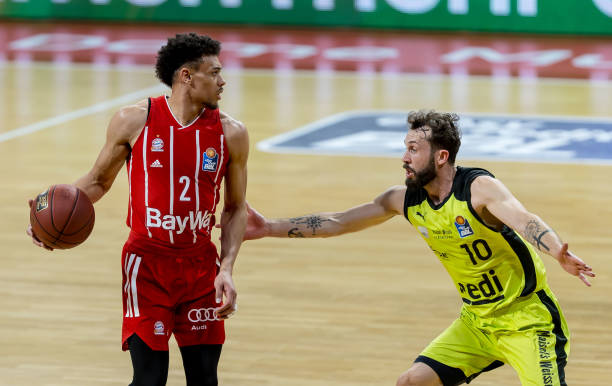 以控球为核 以控球为核